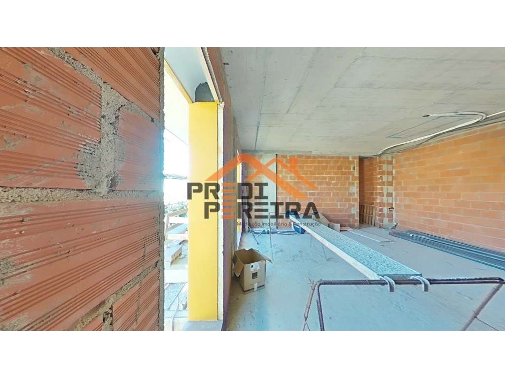 *NOVA CONSTRUÇÃO*
T3 situado em condomínio fechado, com varanda de...-36