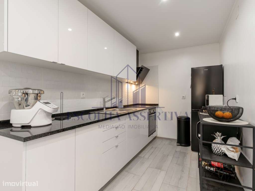 Loja com 95m2 transformada em apartamento T2-13