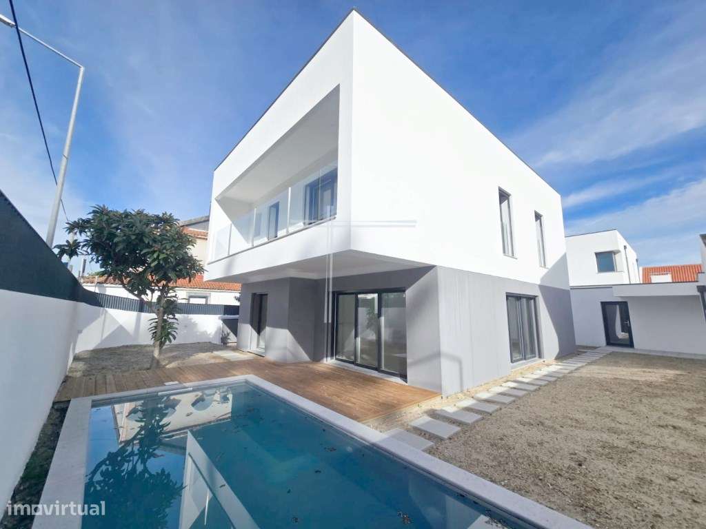 Moradia Isolada com piscina e garagem - Aroeira-39