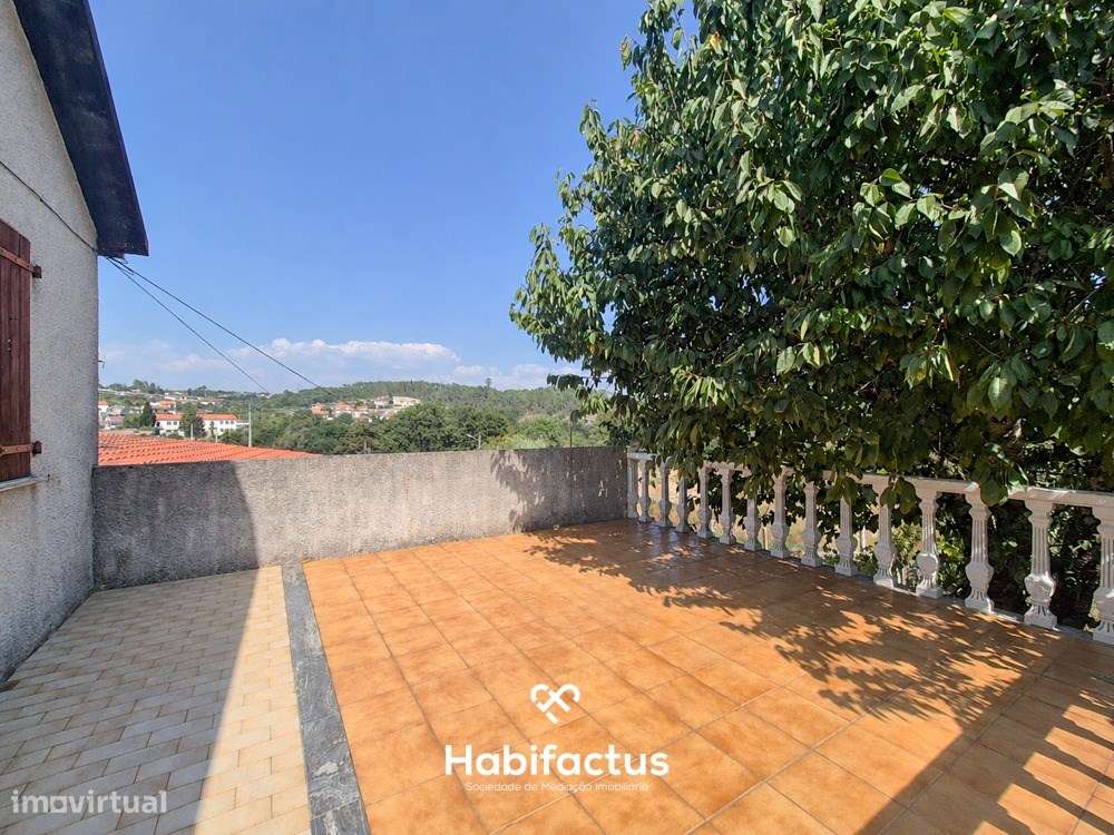 Moradia T3 para Remodelar em Bodiosa com Terreno-6