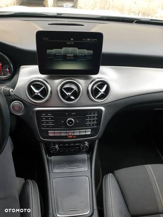 Mercedes-Benz GLA 200 7G-DCT Activity Edition - 16