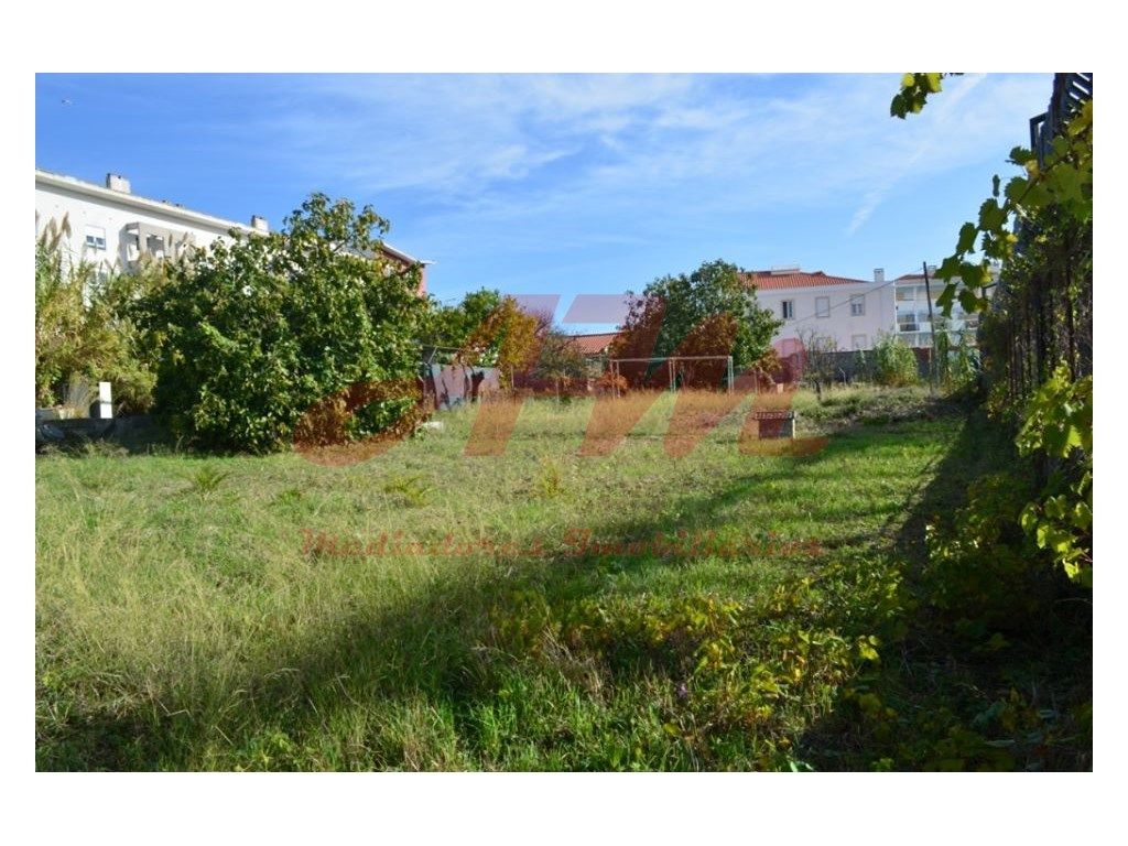 Terreno em Lisboa com área total de 2000 m².