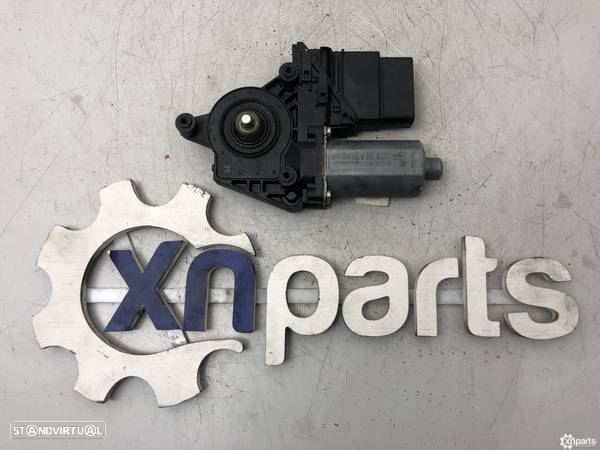 Motor elevador Dto Trás  Usado VW PASSAT (3B3) 1.9 TDI 0130821696 - 1