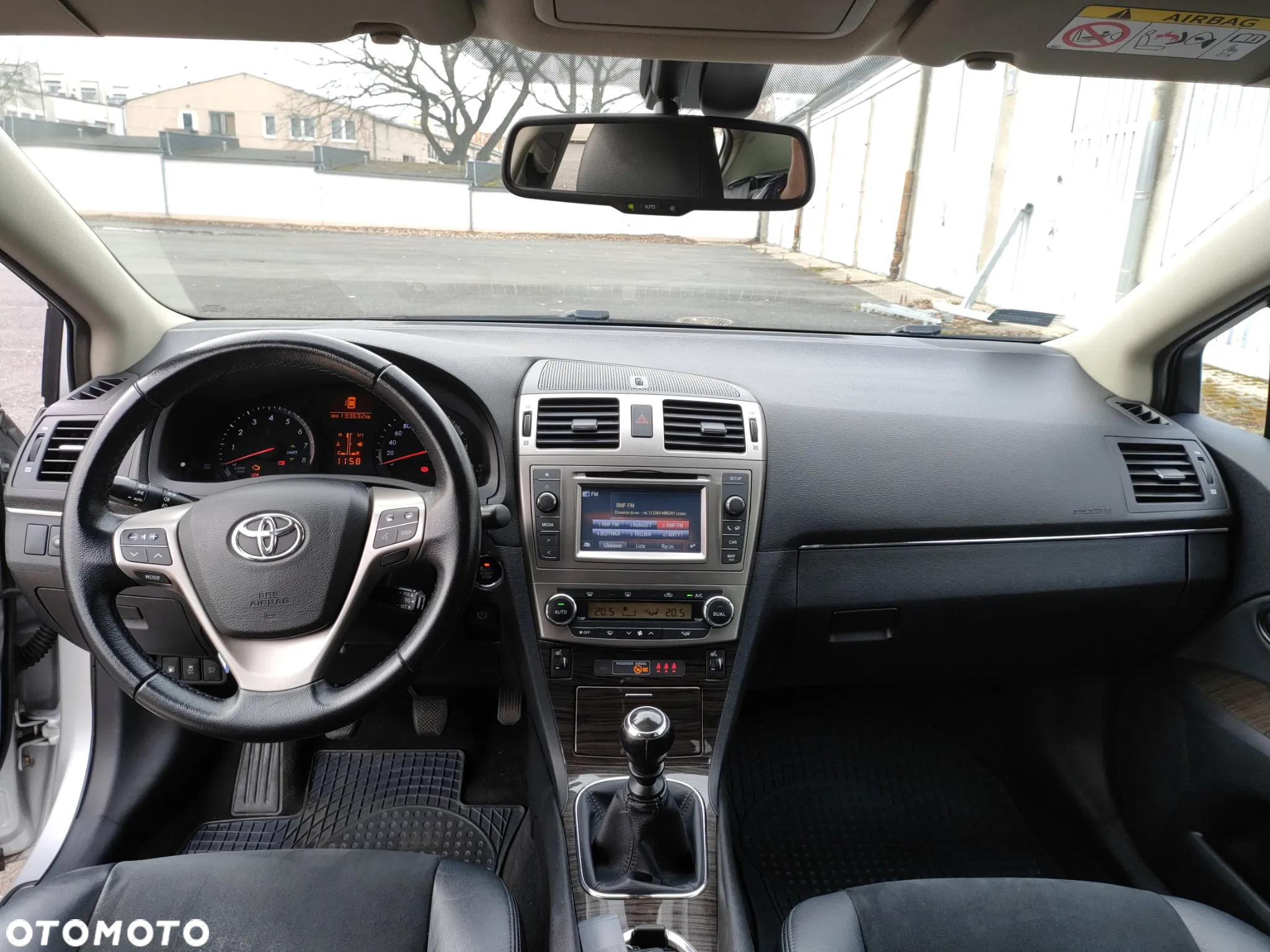 Toyota Avensis 2.0 Premium - 6