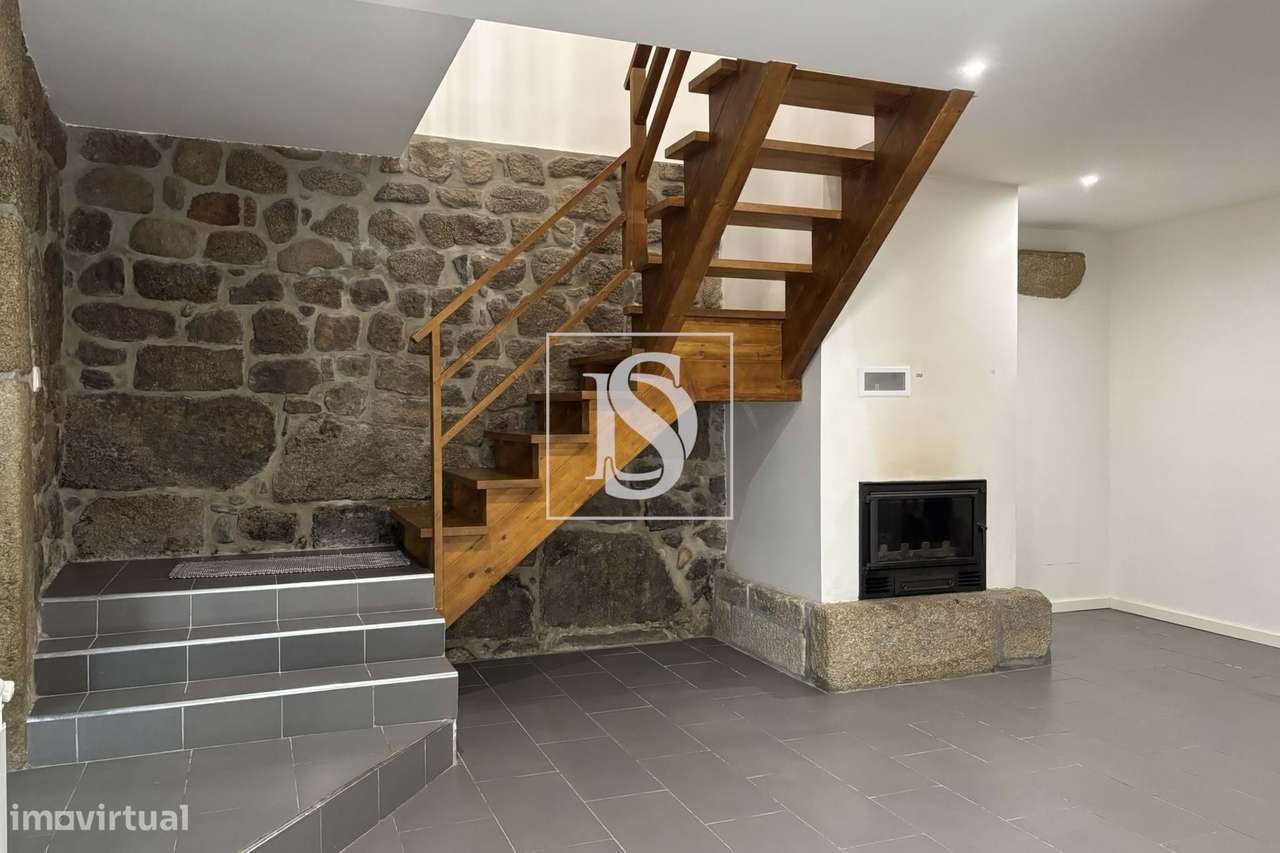 Moradia T3 remodelada em Santa Ovaia de Cima - Grande imagem: 2/23