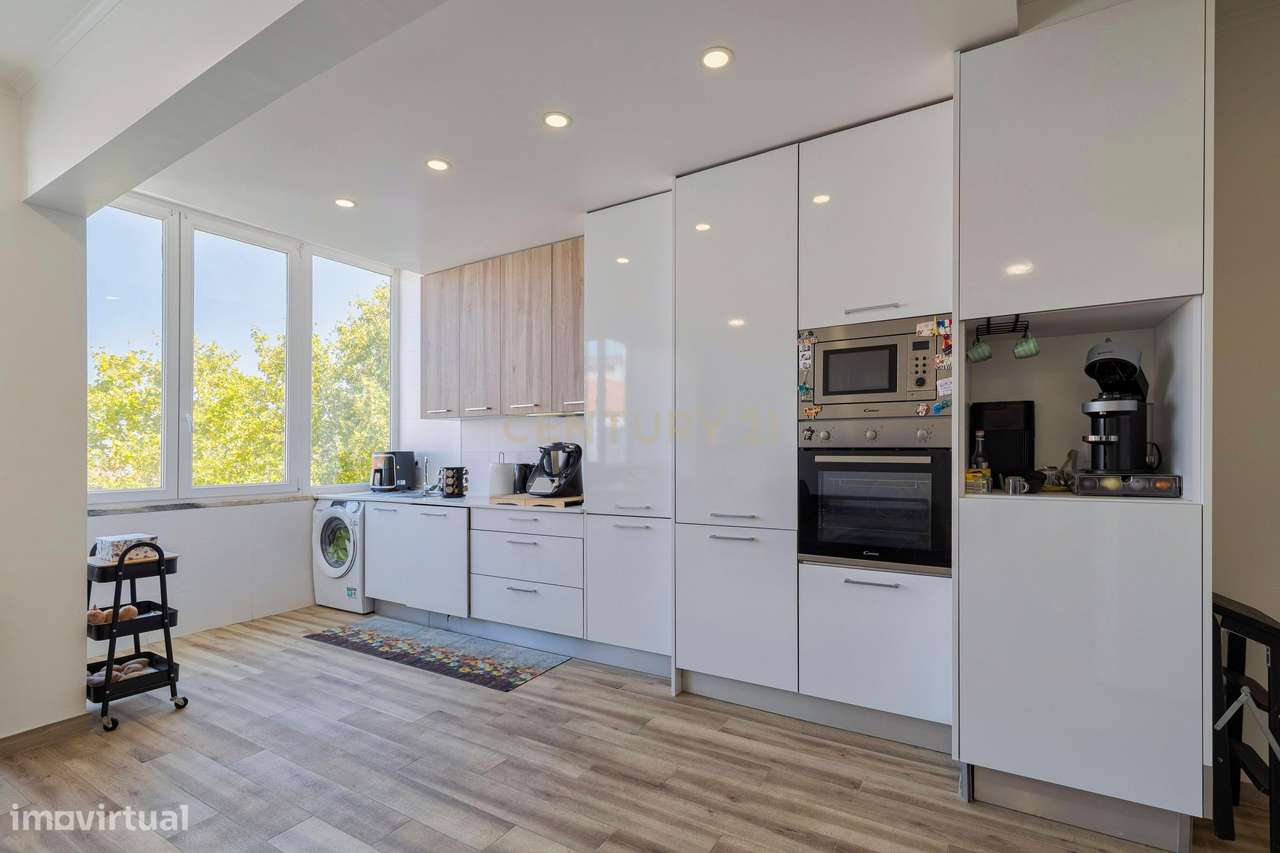 Apartamento T3 com varanda  no Feijó-3