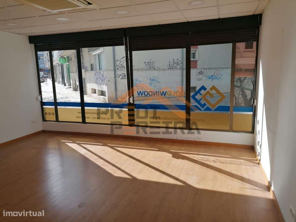 Loja localizada no Centro Comercial Oceano. - Grande imagem: 4/13