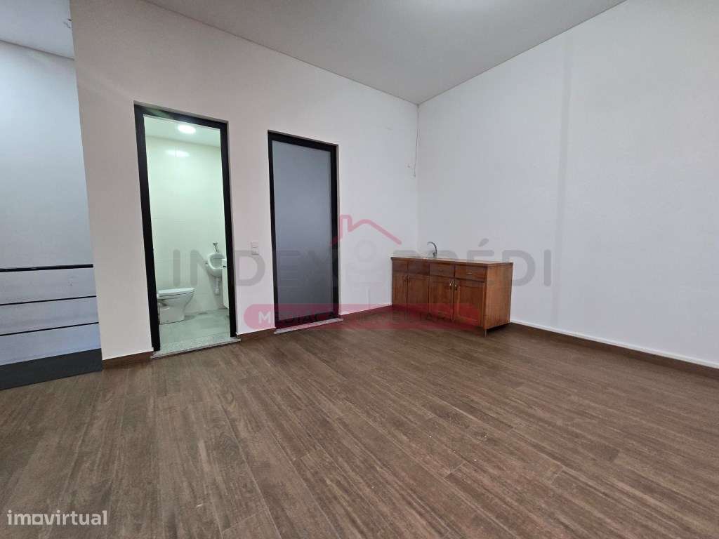 Escritório amplo com WC - Arrendamento - Águeda - Grande imagem: 2/6