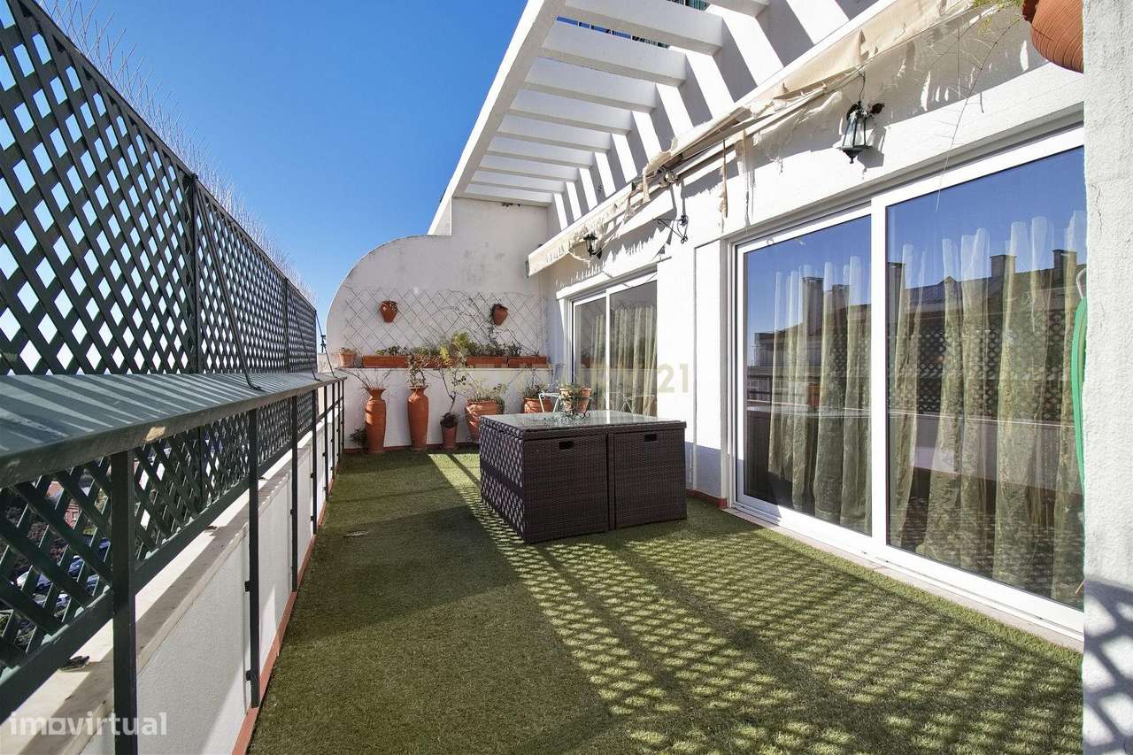 Apartamento T6 com Terraço e Vista 360º em Campolide - 314m²-26