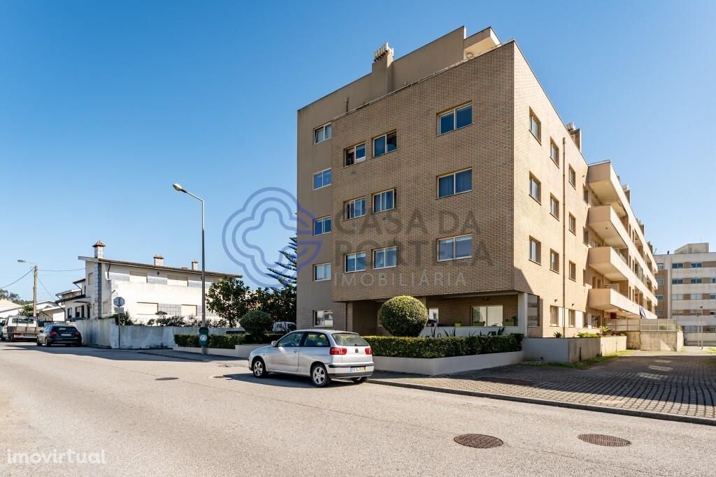 Apartamento T2 em Lavra a 200 m da Praia