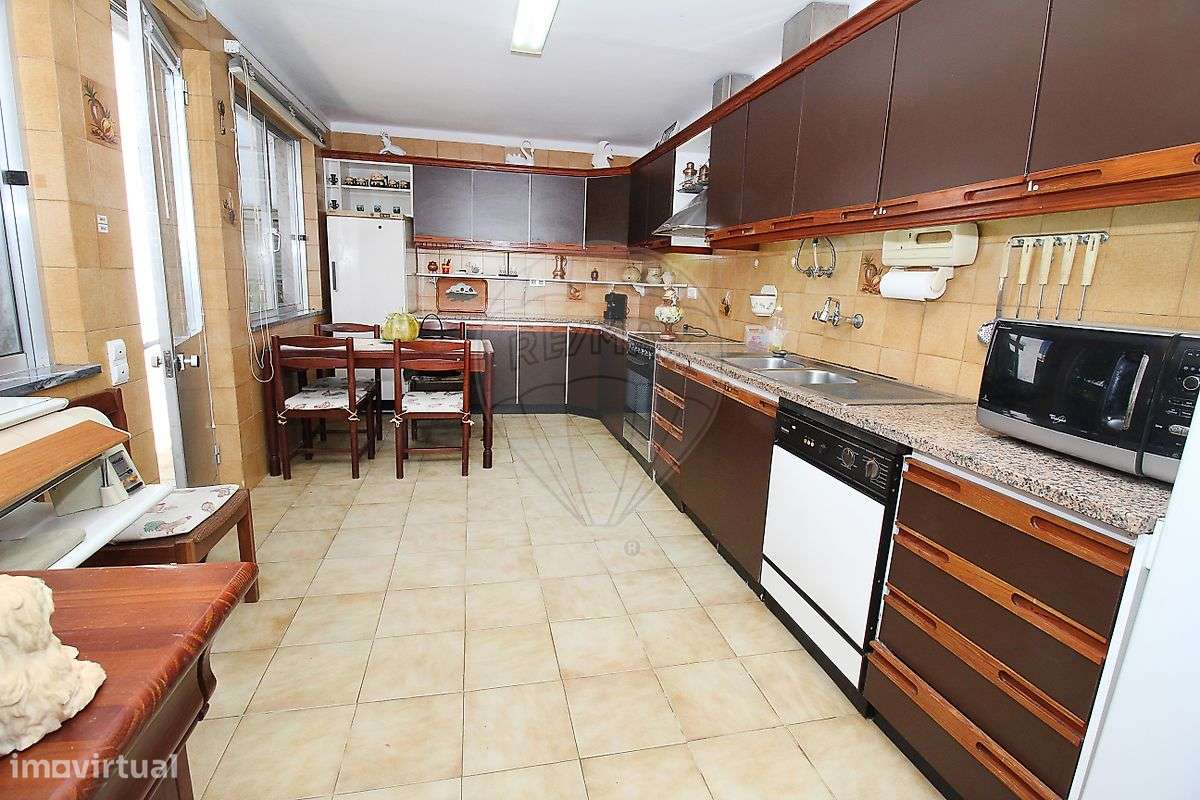 Moradia T4 para venda-10