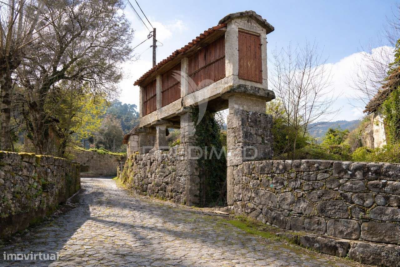 Moradia T4 para restauro, Rio Caldo Gerês - Grande imagem: 4/17