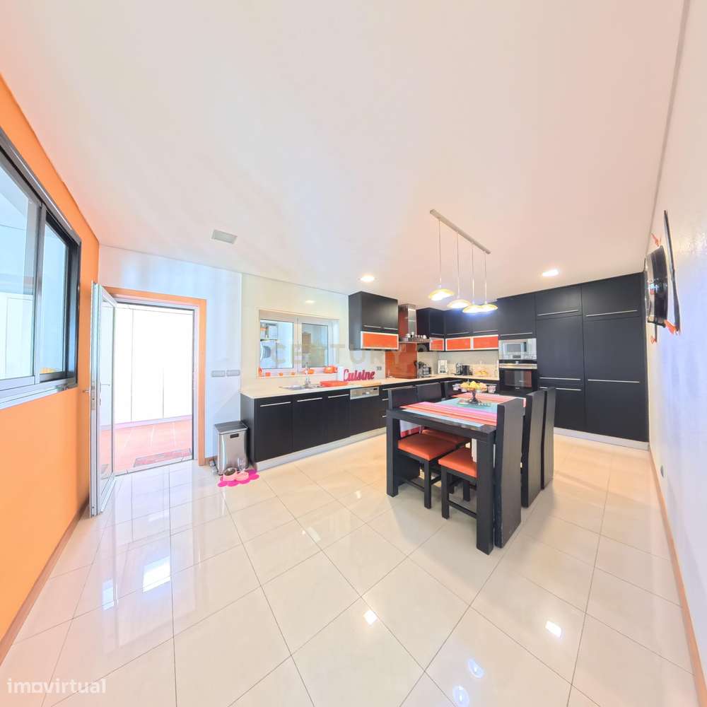 Moradia T4 em Esposende com Jardim e Garagem-11