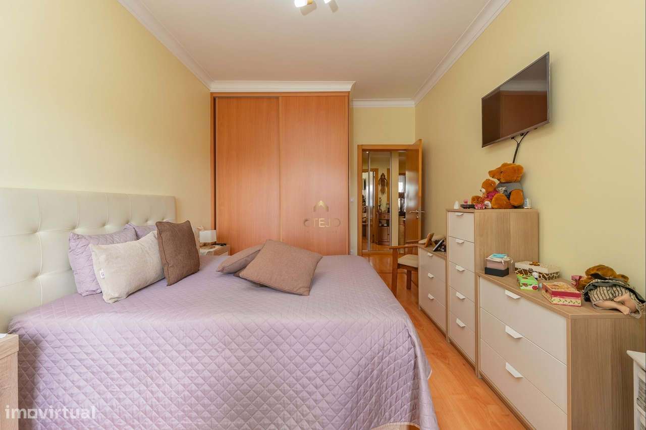 Apartamento T2 em Sacavém com Excelente Localização-8