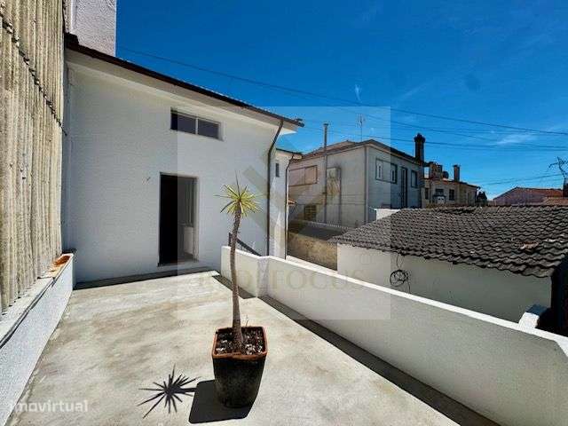 ​Moradia T3 Restaurada no Centro de Escapães-17