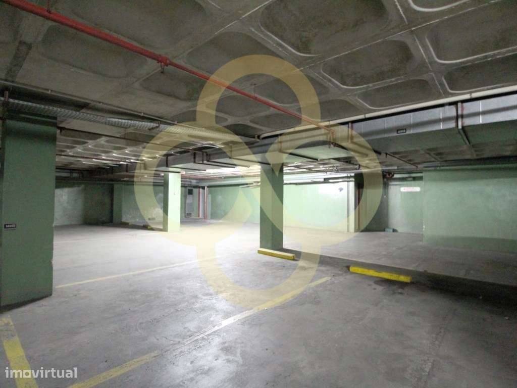 Parqueamento CC Pedralvas em Benfica Lisboa - Grande imagem: 4/5