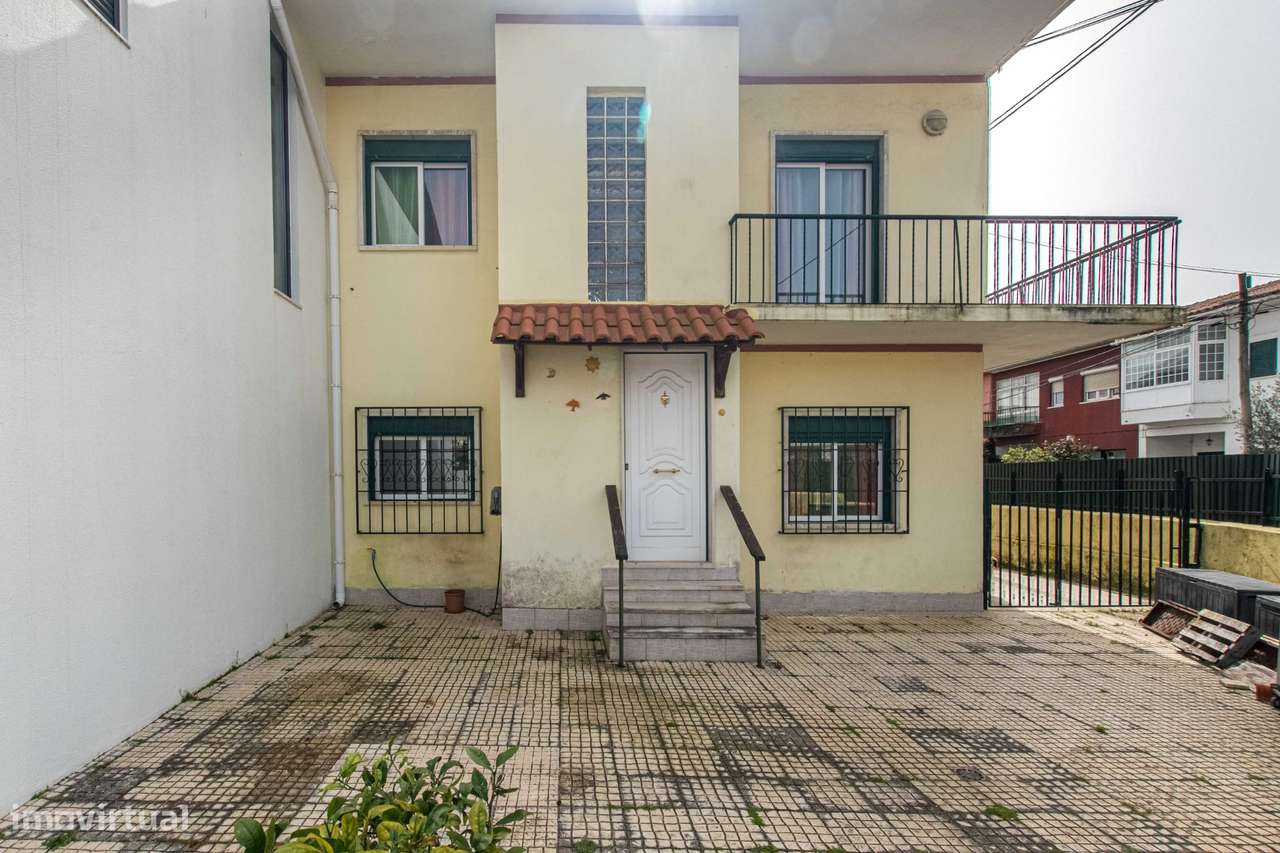 Moradia T5 transformada em T3 com aproveitamento de sótão MEM MARTINS-35
