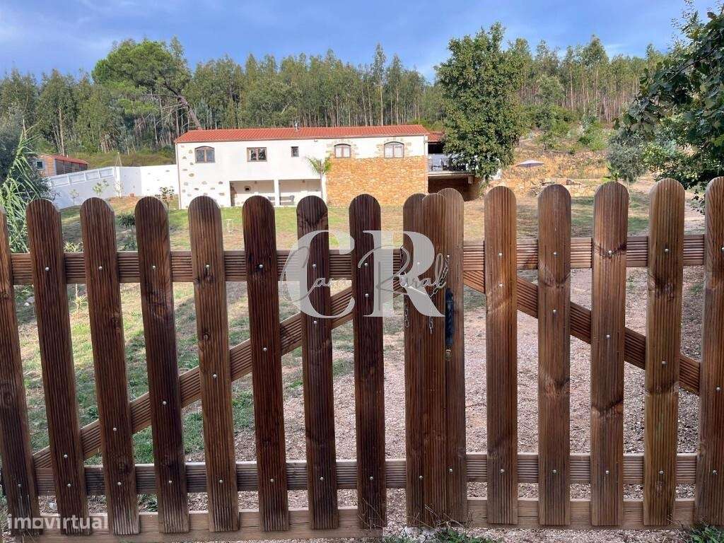 Fantástica moradia isolada em pedra com 3 quartos, varanda, pátio, ter-0