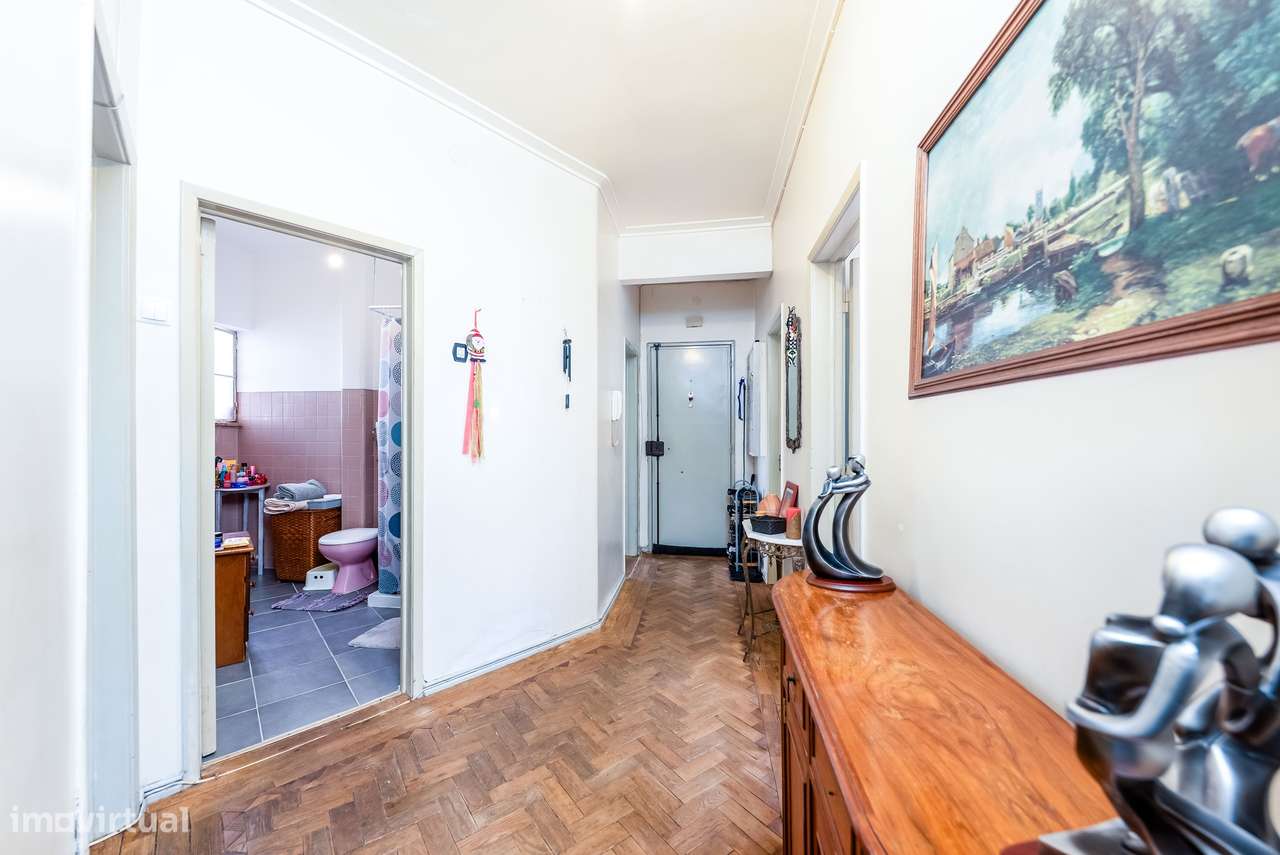 Luminoso Apartamento T2 (com Potencial para T3) na Av. José Elias Garc-5