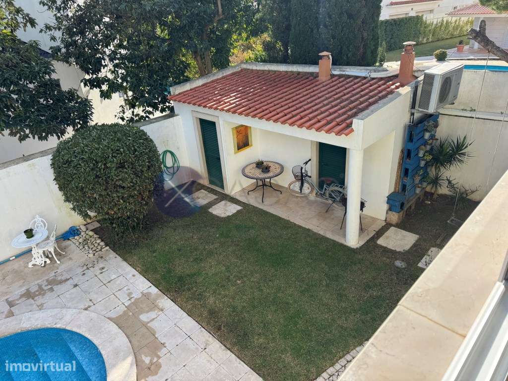 single-family residential building, with a T6 layout, comprising gr...-34