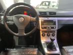 VW Passat Variant 2.0 TDI DPF Highline - 24