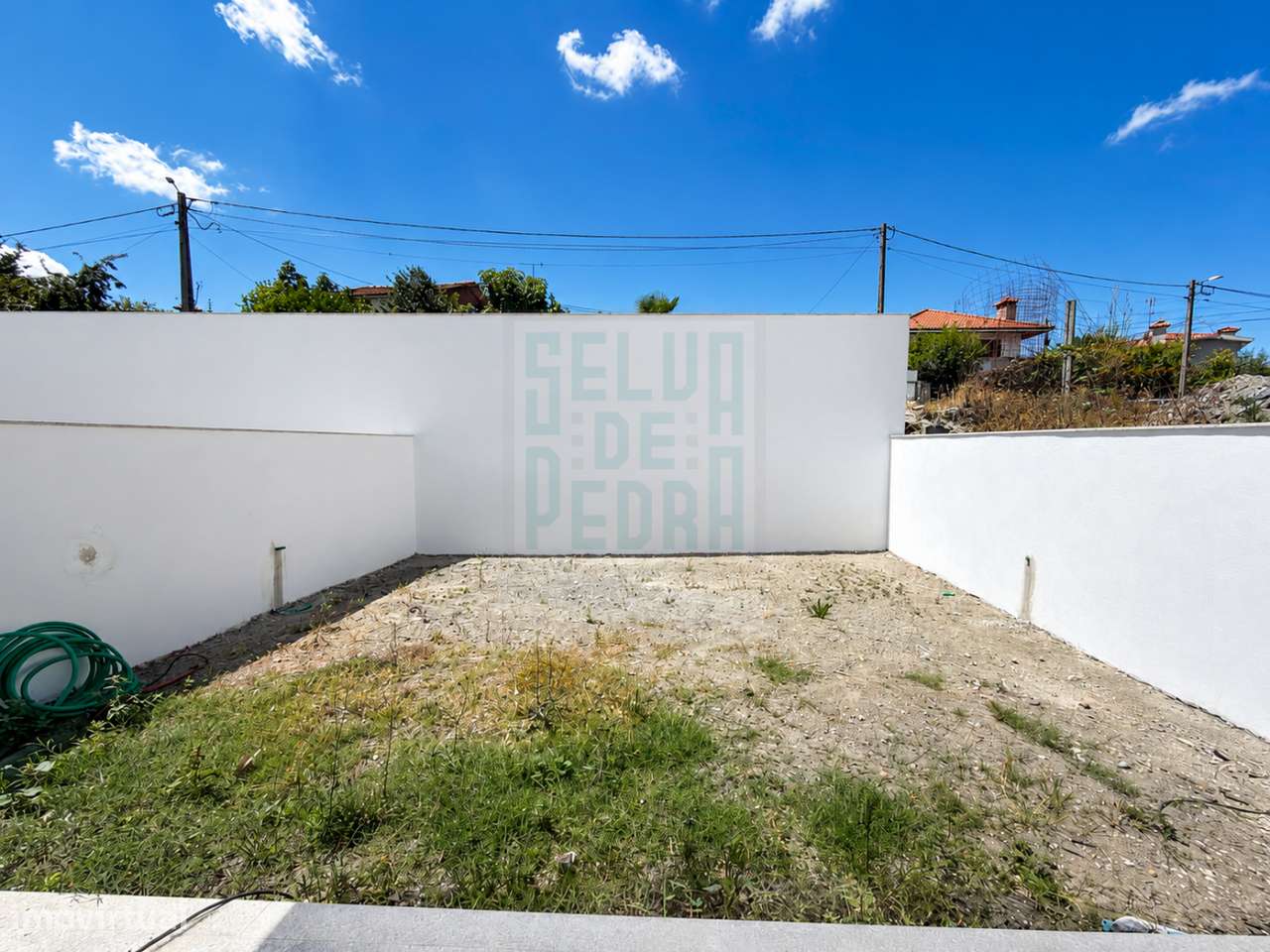 Última Moradia V4 de 3 Frentes com Garagem para 3 Viaturas | Vila Nov-13