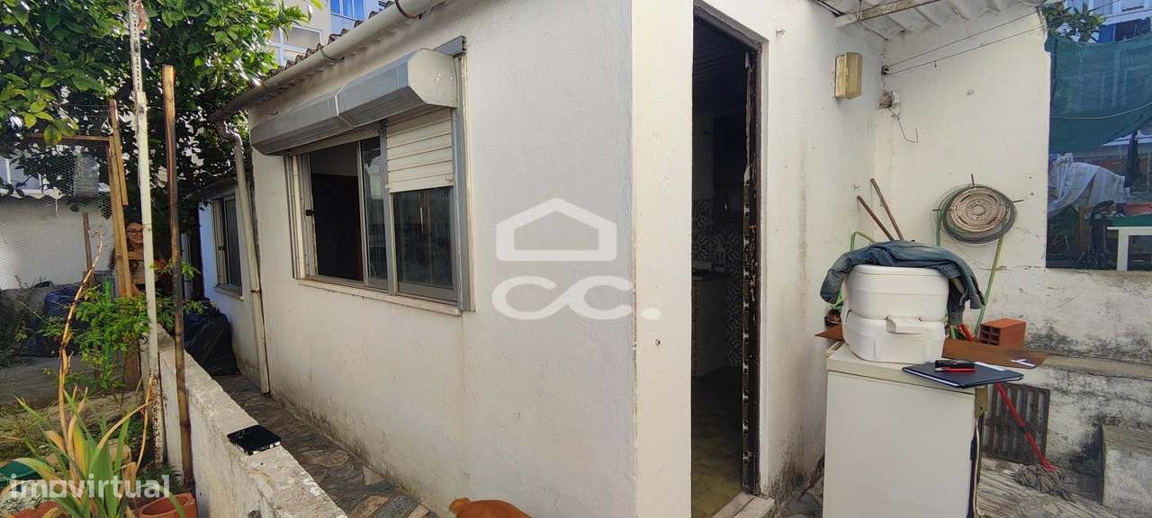 Apartamento T2 com 90m2 de espaço exterior na Cova da Piedade-13