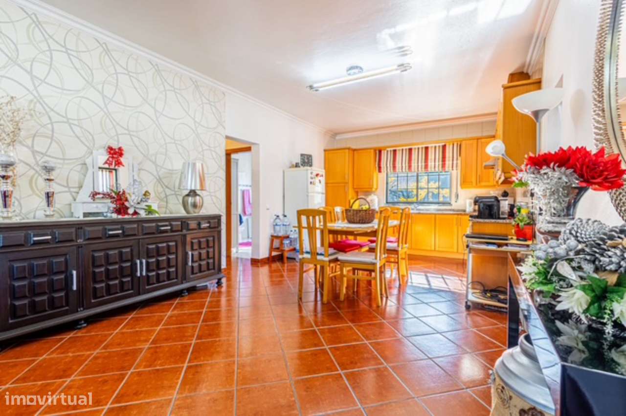 Quintinha com habitação, armazéns e terreno - Rio Maior-13