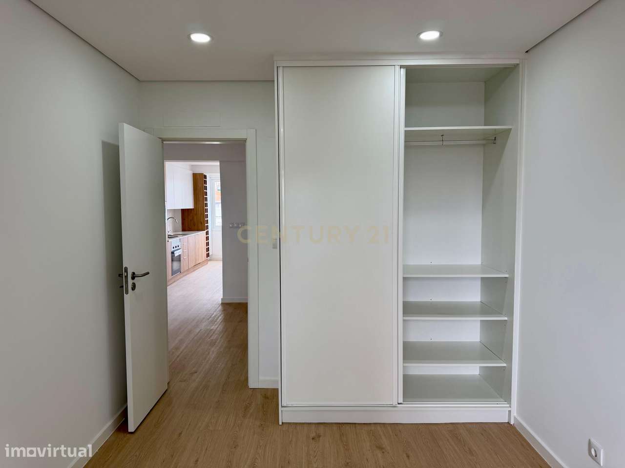 Apartamento T2 no Coração do Laranjeiro-11