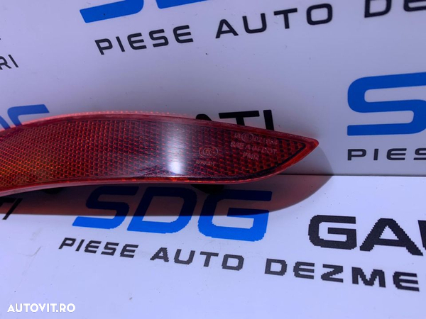 Catadioptru / Lampa Ochi de Pisica Dreapta Spoiler / Bara Spate VW Golf 6 Hatchback 2008 - 2013 Cod Piesa : 5K0945106G / 5K0 945 106 G - 3