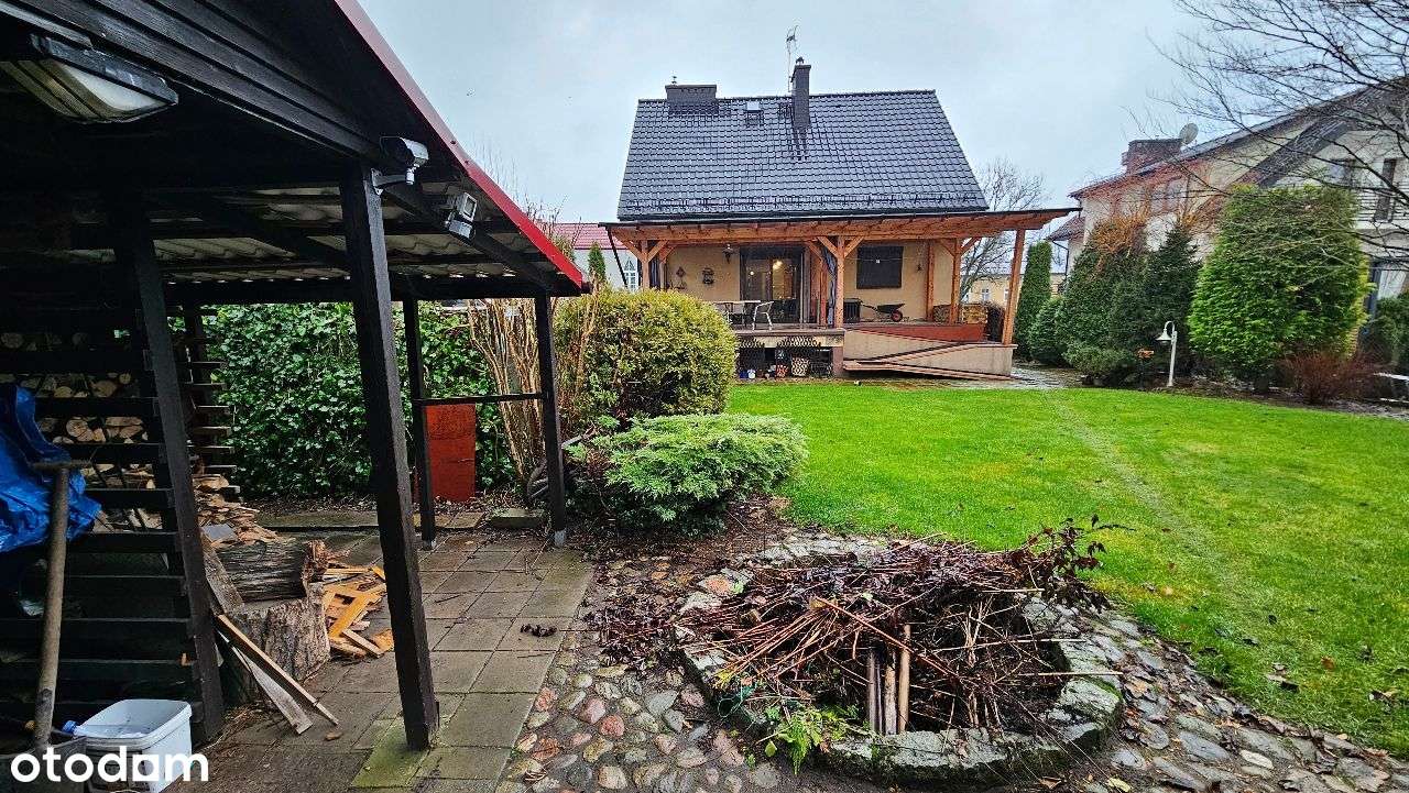 Atrakcyjny dom z pięknie zagospodarowaną działką. Nowa cena !-17