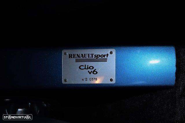 Renault Clio 3.0 V6 Sport - 12