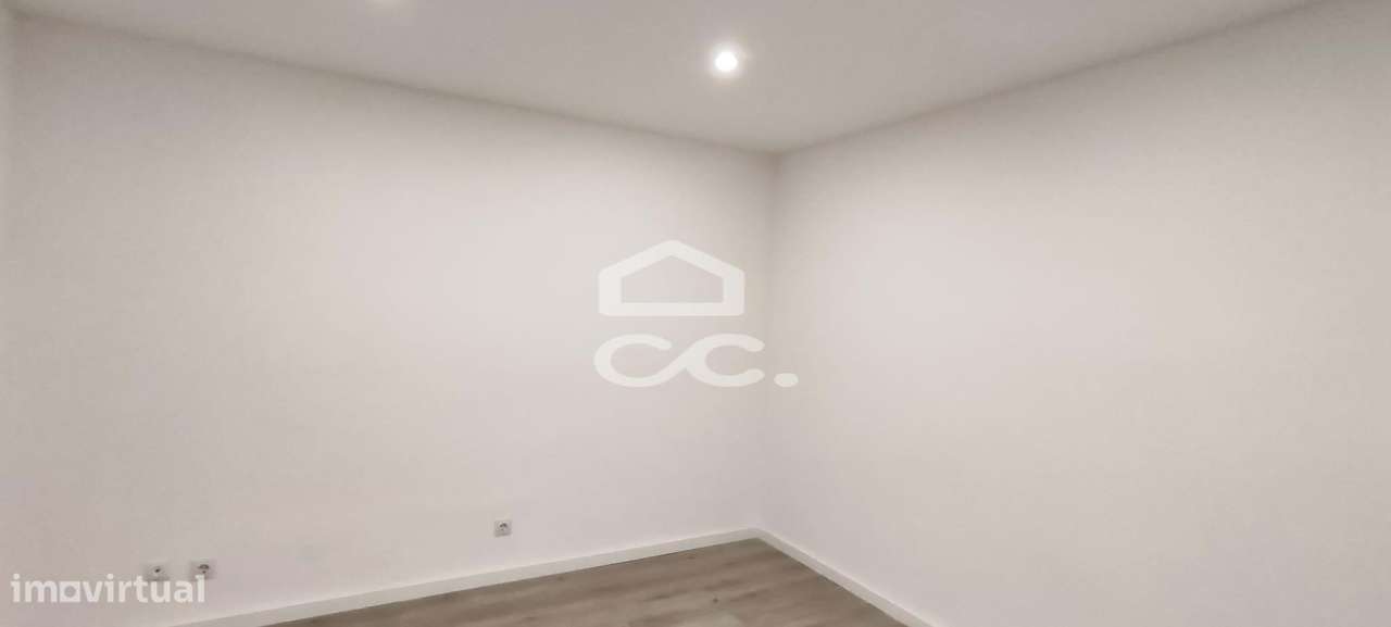 Apartamento T2 totalmente remodelado no Lavradio - Barreiro-18