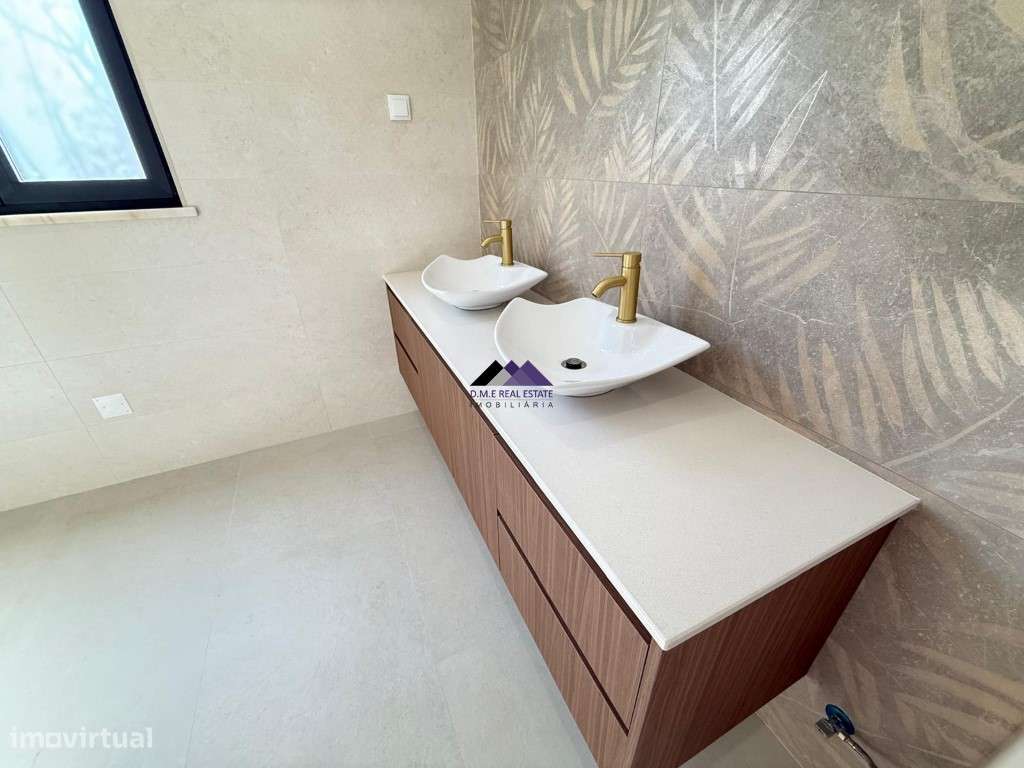 Moradia V3 com Garagem e Piscina a Estrear-43