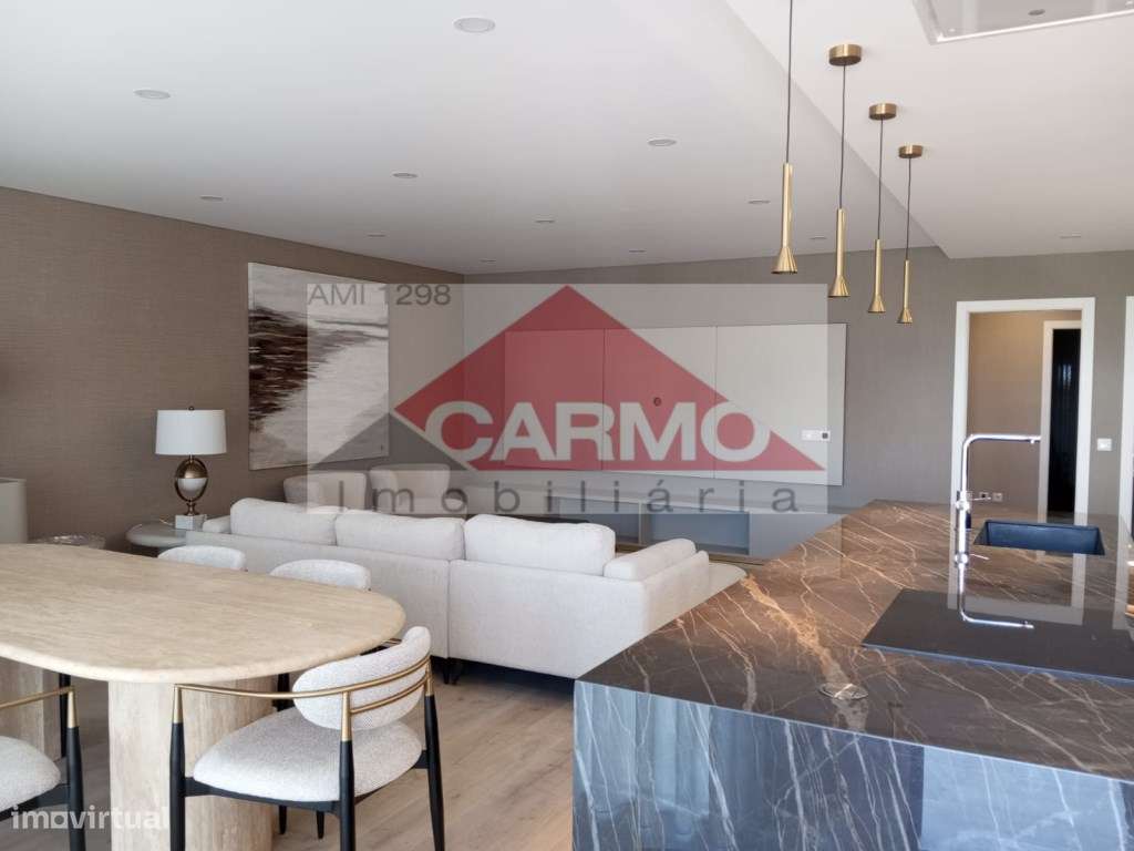 T3 com excelentes acabamentos lavandaria e Box.(Oferta da Escritura). - Grande imagem: 3/31