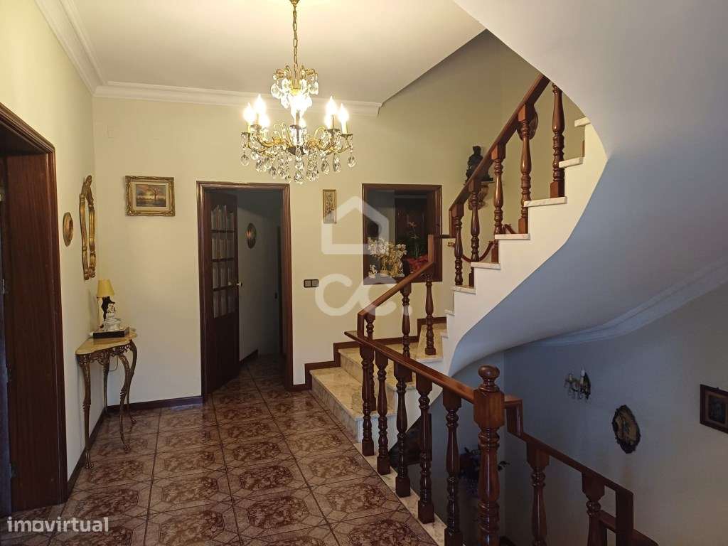 Moradia Bi-familiar T5+T2 em Palmeira, Santo Tirso-33