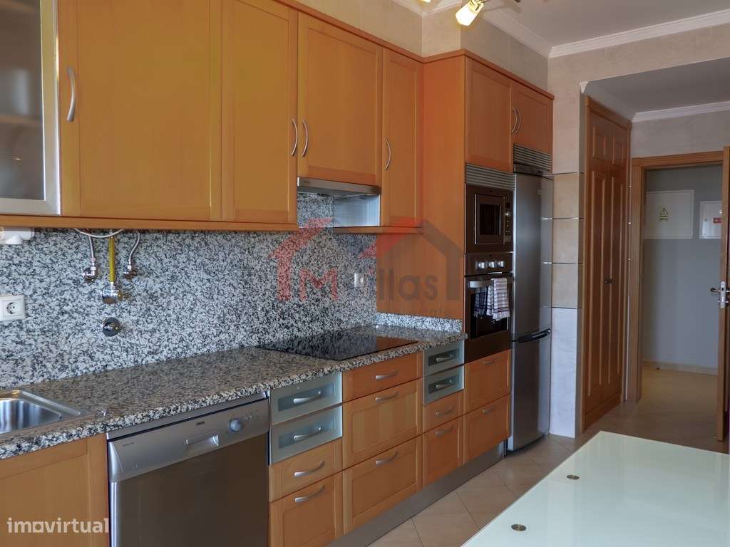 Apartamento T4 dúplex com vista mar, piscina e garagem, perto da pr...-8