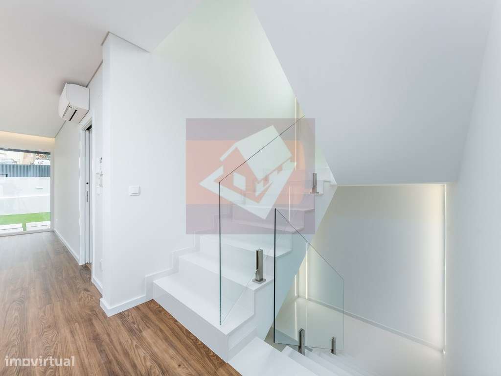 Moradia V5 nova no Bairro do Trigache em Famões-14