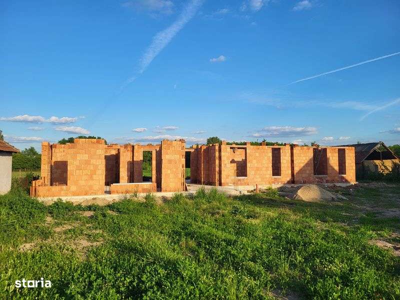 Vand casa in constructie la Tauteu - Imagine principală: 5/8