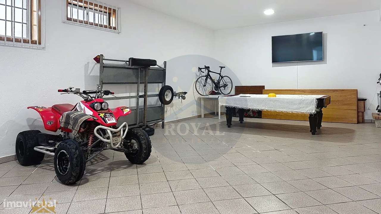 Moradia Isolada T4 em Arrifana –-14