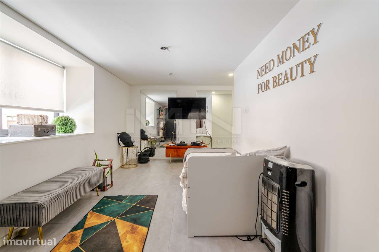 Moradia T4 de 4 Frentes: Elegância e Versatilidade a 2km do Freixo-27