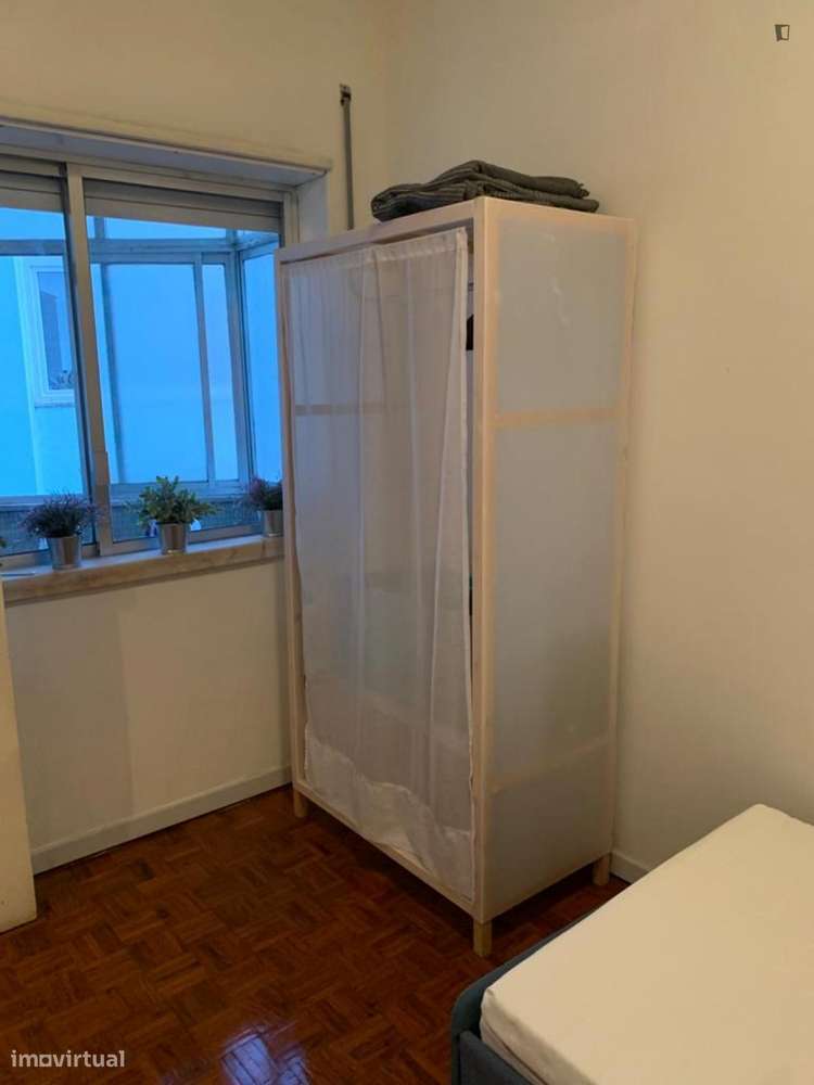 Quarto - localizado em São Sebastião Lisbon - Grande imagem: 5/8