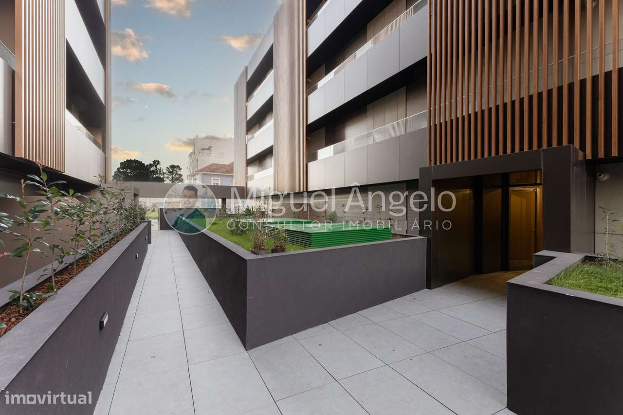 T2 espaçoso com excelente exposição solar no centro de Espinho - Grande imagem: 4/52