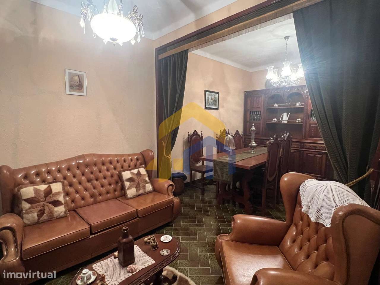 Moradia T4, no centro de Estremoz com quintal-27