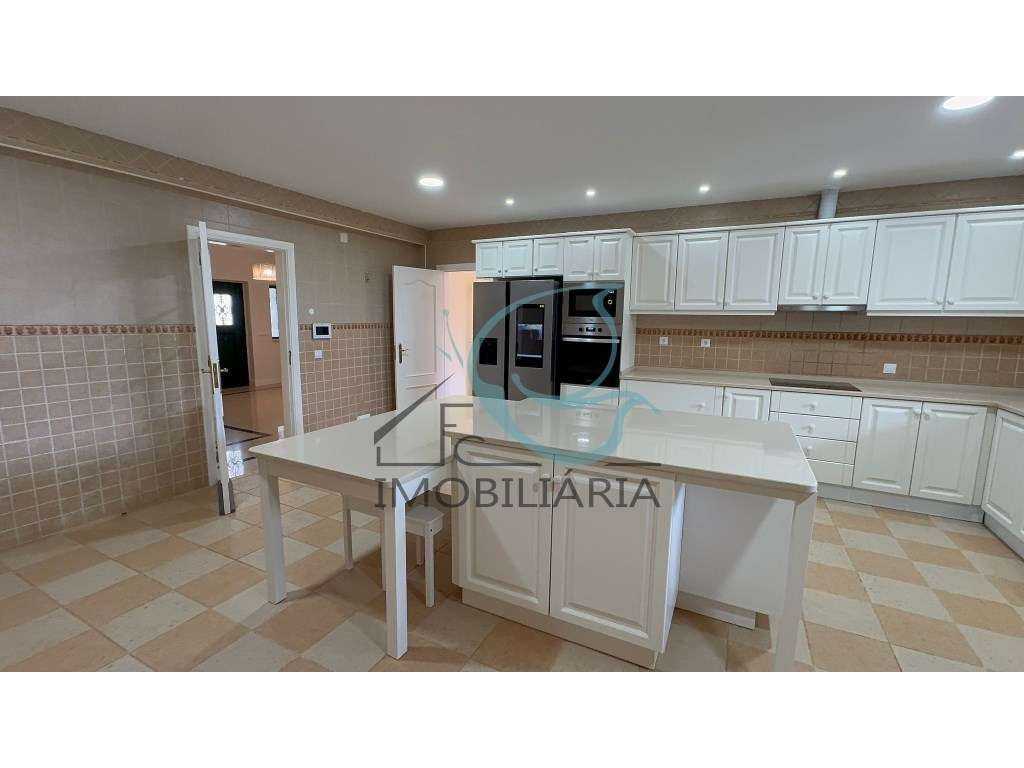 Moradia T5 com Vista para a Serra em Alenquer-37