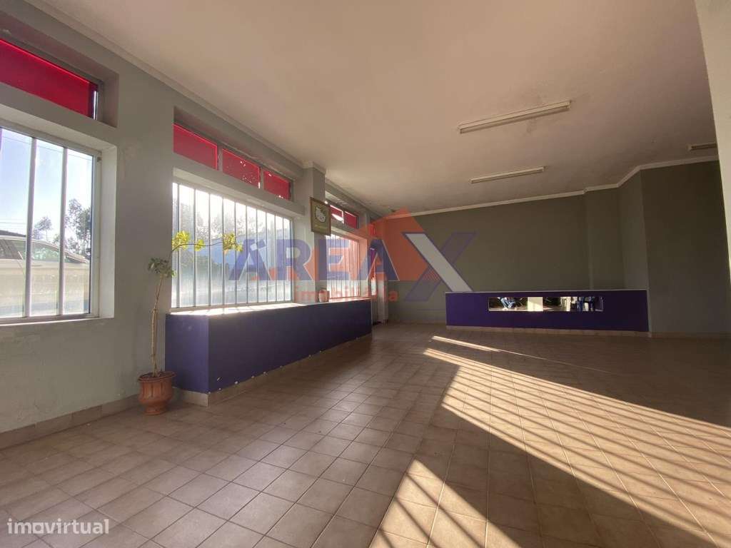 Espaço para arrendamento, com montra para a via publica. Boa locali... - Grande imagem: 5/7