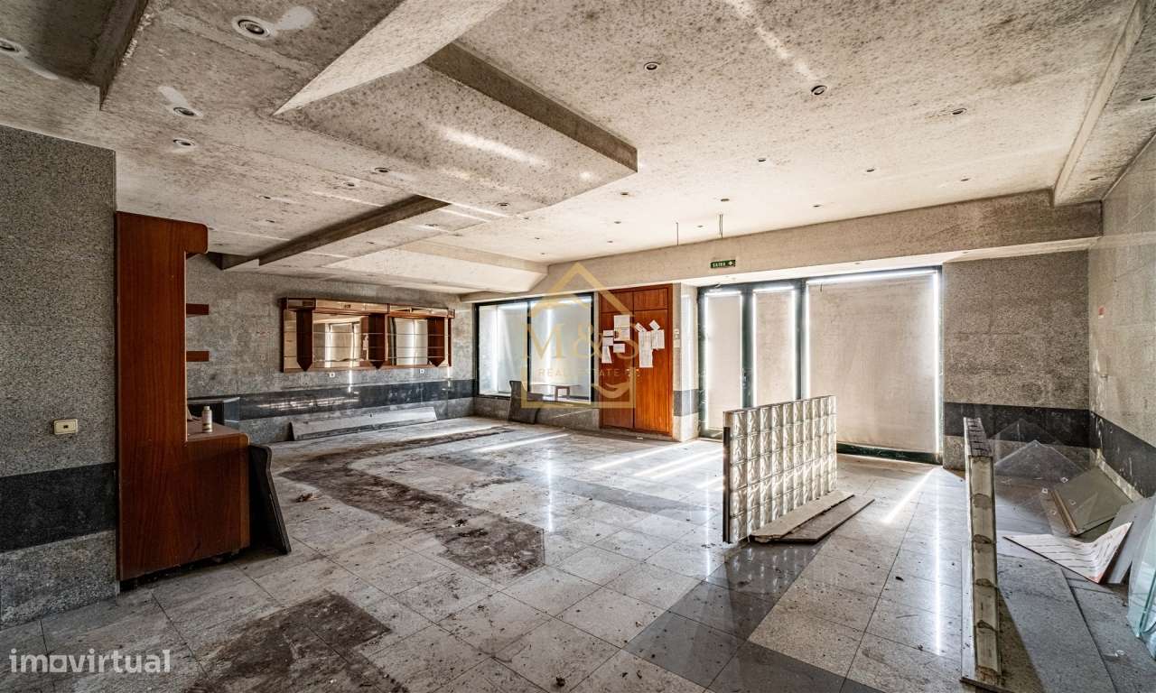 Moradia com comercio| Terreno 2900m2 |  Praia - Lavra-32