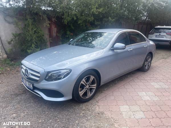 Mercedes-Benz E 220 d Aut. - 1