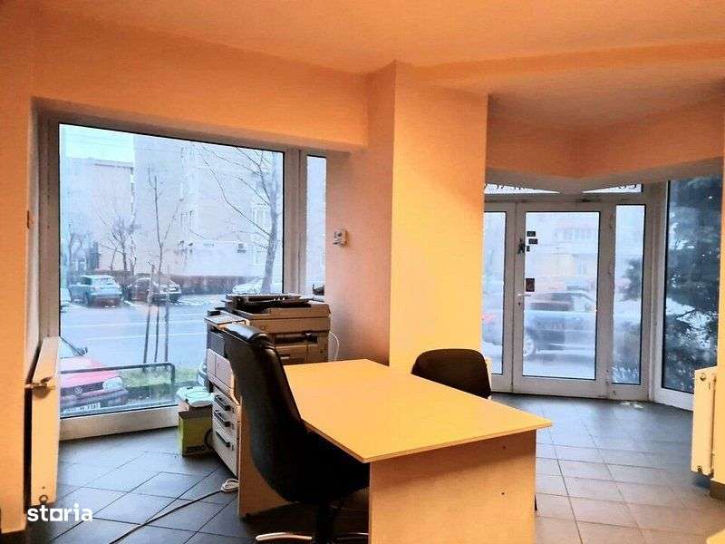 Spatiu birouri/comercial cu vitrina mare de 11 ml la B-dul Zizinului-10