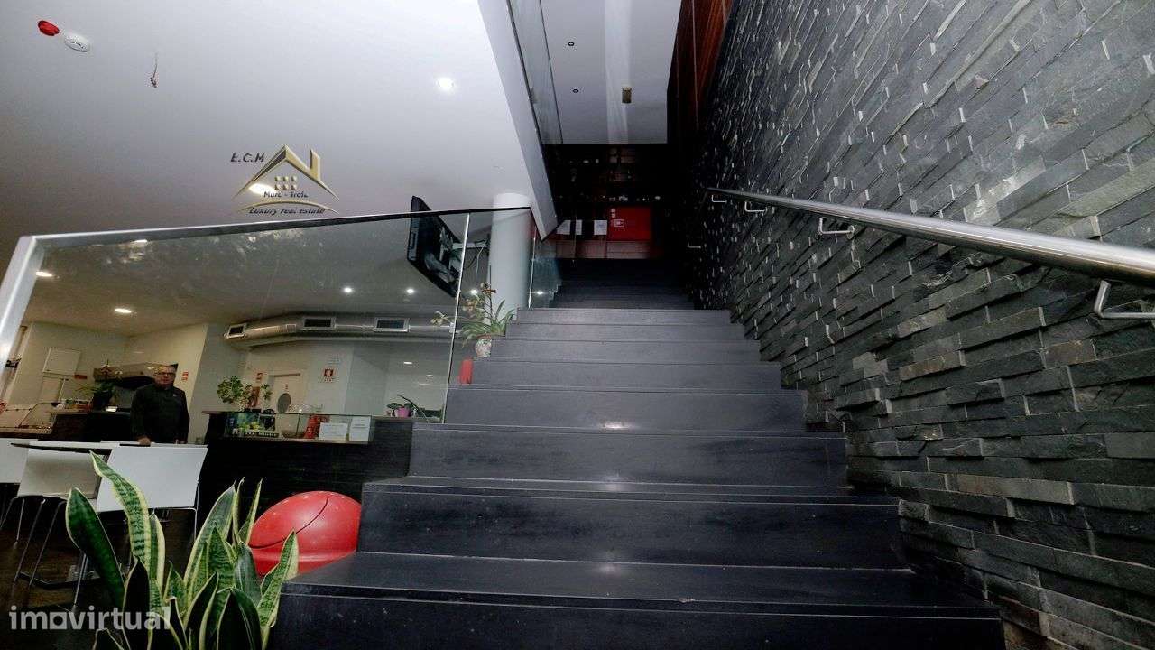 Restaurante "Castelo da Maia" Localizado em Zona Industrial,-23